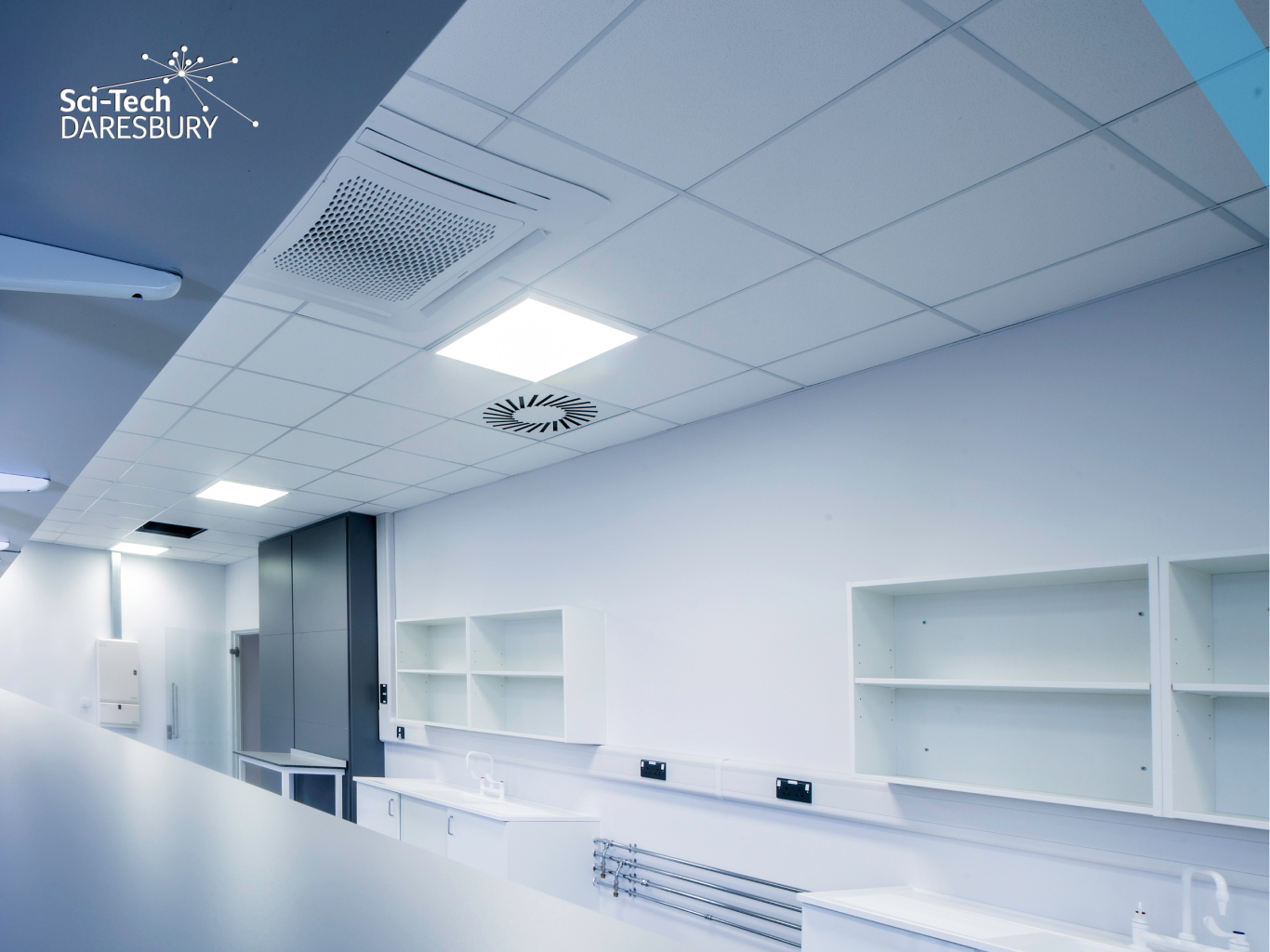 Photograph of lab space at 科技位于达斯伯里